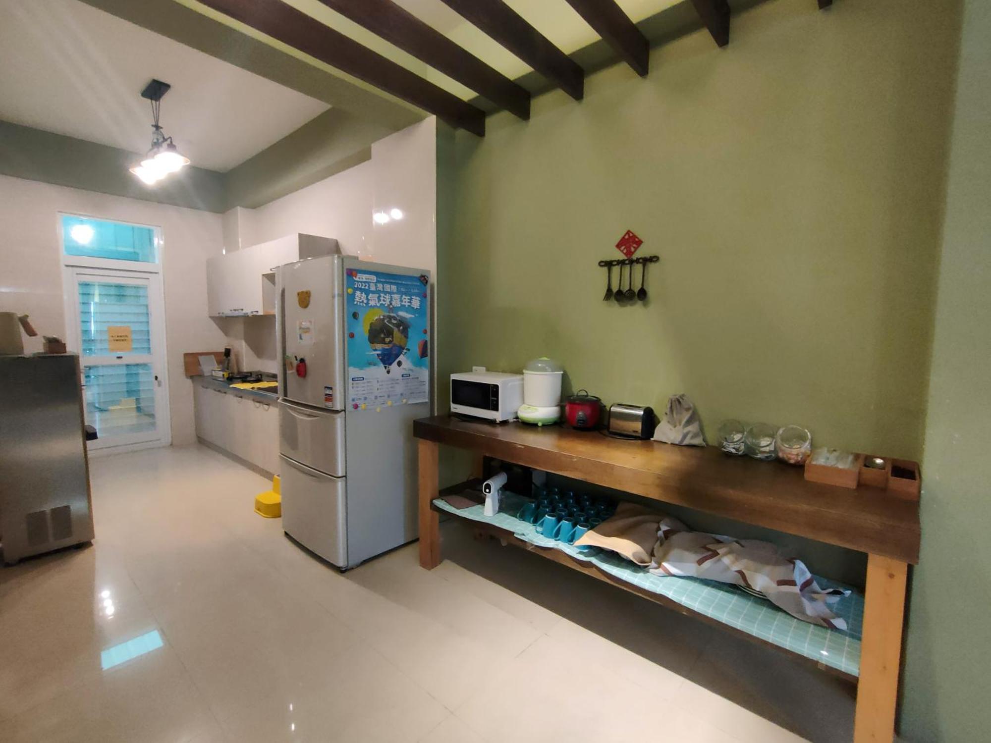 艾希兒民宿 I'M Here Hostel L小家庭包棟首選l台東火車站l背包單人 Taitung Exterior photo